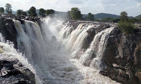 ஒகேனக்கல்லுக்கு நீர்வரத்து 8 ஆயிரம் கனஅடியாக நீடிப்பு