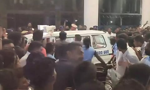 கரூர் கூட்ட நெரிசலில் சிக்கி பலியானோர் குடும்பத்துக்கு ரூ.10 லட்சம்: தமிழக அரசு