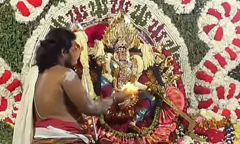 குலசேகரன்பட்டினத்தில் கோலாகலமாக நடந்த சூரசம்ஹாரம்: விண்ணதிர்ந்த ஓம் காளி, ஜெய் காளி கோஷம்