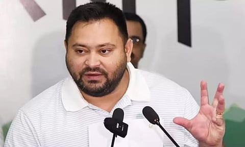 பீகாரில் ஒவ்வொரு குடும்பத்திலும் ஒருவருக்கு அரசு வேலை.. தேஜஸ்வியின் தடாலடி தேர்தல் வாக்குறுதி!
