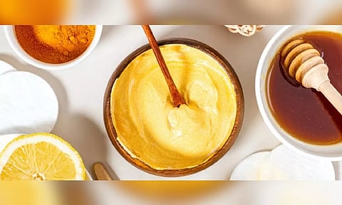 பளபளப்பான சருமம் வேண்டுமா? இந்த 8 பொருட்கள் போதும்!