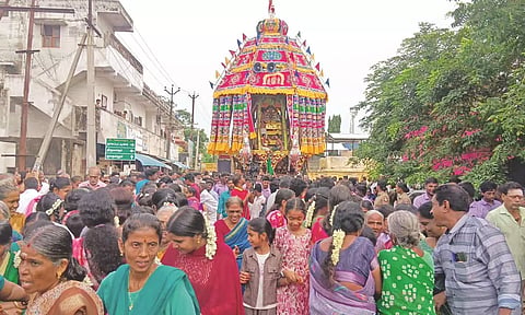 சிக்கல் சிங்காரவேலவர் கோவிலில் இன்று தேரோட்டம் கோலாகலம்: அம்மனிடம் வேல் வாங்கும் நிகழ்வு இரவு நடக்கிறது