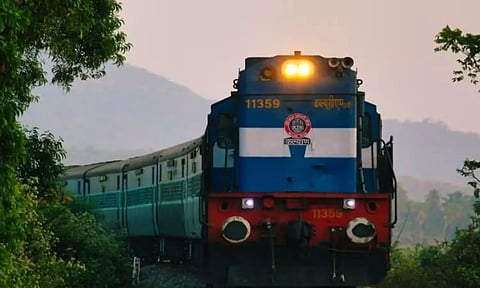 நாடு முழுவதும் ரெயில் கட்டணம் உயர்வு - கி.மீ.க்கு எவ்வளவு?