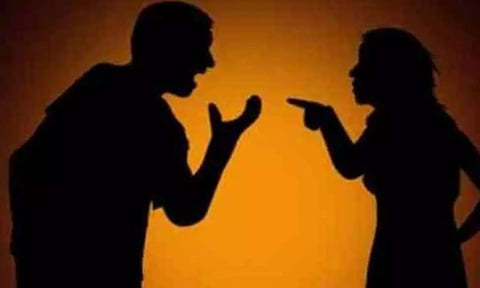 வேறு பெண்ணுடன் உல்லாசமாக இருந்த கணவன்... மனைவி செய்த அதிரடி சம்பவம்