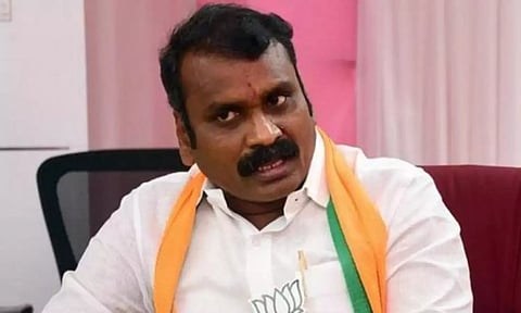 இந்திய அரசியலமைப்பு சட்டத்தை தி.மு.க. அரசு காலில் போட்டு மிதிக்கிறது- எல்.முருகன்