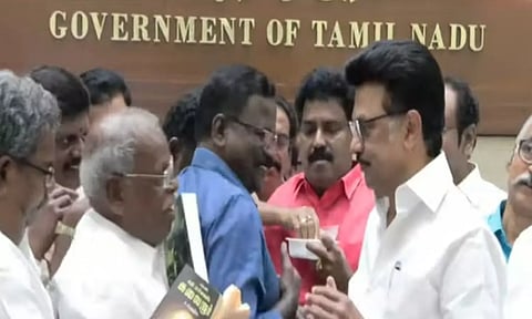 புதிய ஓய்வூதிய திட்டம் - முதலமைச்சரை சந்தித்து நன்றி தெரிவித்த அரசு ஊழியர்கள்