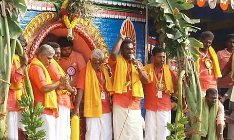 மதுரை பாலமேடு ஜல்லிக்கட்டு போட்டி தொடங்கியது