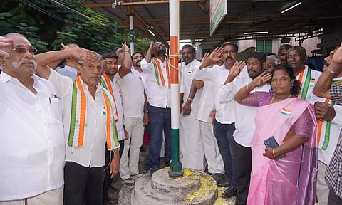 குடியரசு தினம்- தேசிய கொடி ஏற்றிய விஜய் வசந்த்