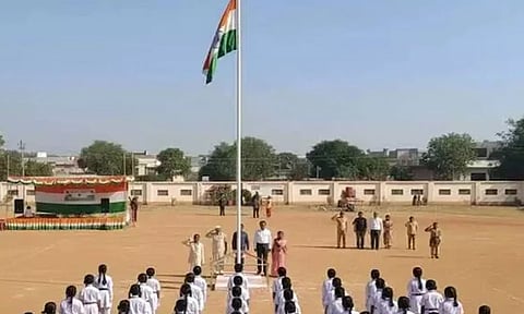 தேசிய கீதத்துக்கு முன்பாக அரசு விழாக்கள், பள்ளிகளில் வந்தே மாதரம் பாட வேண்டும்- மத்திய அரசு புதிய உத்தரவு