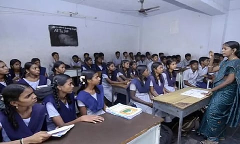 சென்னையில் இன்று உயர்நிலைப் பள்ளிகள் இயங்கும்- பள்ளிக்கல்வித்துறை அறிவிப்பு