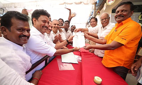 திருவெறும்பூர் தொகுதியில் போட்டியிட விருப்பமனு அளித்த அமைச்சர் அன்பில் மகேஷ்