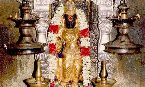 திருநள்ளாறு கோவிலில் நாளை சனிப்பெயர்ச்சி விழா- பக்தர்கள் குவிய தொடங்கினர்