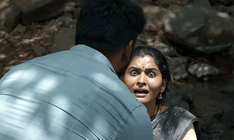 #Kalaiyarasan | `காட்ட நினைச்சாலே பயமா இருக்கு ஆயா...' நடுங்கவிடும் `கொலைச்சேவல்' டிரெய்லர் வெளியீடு!
