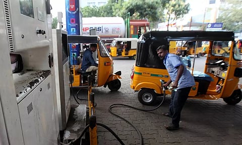 LPG Shortage | தொடரும் எரிவாயு தட்டுப்பாடு: சென்னையில் 2-வது நாளாக முடங்கிய ஆட்டோக்கள்