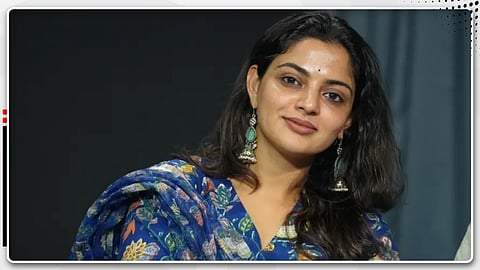 'ഞാൻ ഇടതുപക്ഷ അനുഭാവിയാണ്, എന്നെ ആളുകൾ വെറുക്കുന്നതും അതുകൊണ്ടാണ്'; നിഖില വിമല്