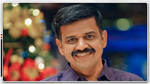 ഹിന്ദുവും മുസ്ലിമും സിഖുകാരനും ക്രിസ്ത്യാനിയും ഒരേ മനസ്സോടെ പൊരുതി നേടിയ കിരീടമാണ്; ടി20 ലോകകപ്പുമായി ക്ഷേത്ര ദർശനം നടത്തിയതിനെതിരെ സന്ദീപ് വാര്യർ