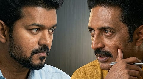 സിനിമയിലെ ഡോക്ടറോ മുഖ്യമന്ത്രിയോ ആകുന്നത് പോലെ എളുപ്പമല്ല രാഷ്ട്രീയം; വിജയ്ക്കെതിരെ പരോക്ഷ വിമർശനവുമായി പ്രകാശ് രാജ്