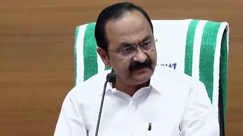 'സർക്കാരിന് ഇടപെടാനാവില്ല, മൈക്ക് മുഖത്തടിച്ചിട്ട് പോലും ഞാനൊന്നും പറഞ്ഞില്ല'; ഇഡി റെയ്ഡിൽ മൗനം വെടിഞ്ഞ് മുഖ്യമന്ത്രി