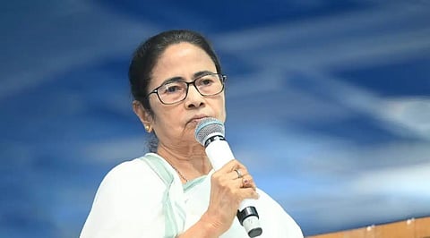 ടിഎംസിയെ രക്ഷിക്കാനാകുമോ മമതയ്ക്ക്? തൃണമൂലിന്റെ ഭാവിയെന്ത്, എങ്ങനെ മറികടക്കും ഈ കെട്ടകാലം !