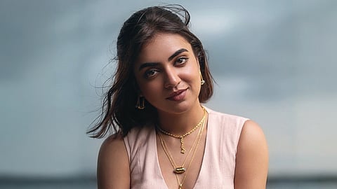 'ചുവന്ന കൊടിക്ക് പിന്നാലെ പായുന്ന കാളയുടെ അതേ അവസ്ഥ'; 'റെഡ് ഫ്ളാഗ്' പോസ്റ്റുമായി നസ്രിയ