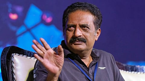'വ്യാജ വാർത്ത ഉണ്ടാക്കും പ്രചരിപ്പിക്കും, അത്തരക്കാർക്ക് കുറച്ച് ദിവസത്തേക്ക് പണിയായതിൽ സന്തോഷം'; വോട്ടർ ഐഡി കേസ്, വാർത്ത തള്ളി പ്രകാശ് രാജ്