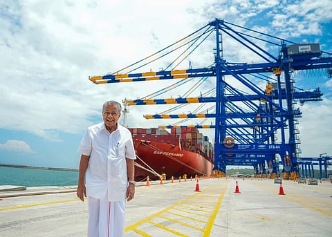 'അദാനി ഗ്രൂപ്പിനോട് വിശദീകരണം തേടണം'; വിഴിഞ്ഞം ഓഹരി കൈമാറ്റത്തിൽ സെബിക്ക് പ്രതിപക്ഷ നേതാവിന്റെ കത്ത്