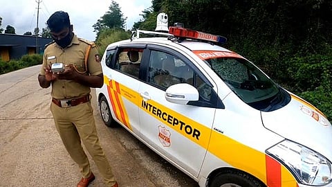 എംവിഡി വാഹനം കസ്റ്റഡിയിലെടുത്ത് പൊലീസ്, എംവിഐ ഒളിവിൽ; വടക്കാഞ്ചേരിയിലെ പൊലീസും എംവിഡിയും തമ്മിൽ തുറന്നപോര്