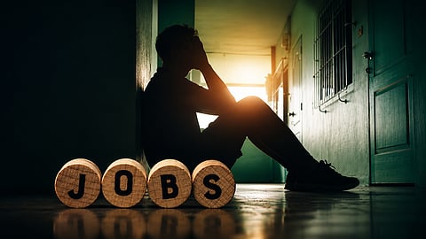 50 തവണ
സര്ക്കാര് ജോലിക്കായി ശ്രമിച്ച്
പരാജയപ്പെട്ടു; സ്വർണമെഡലോടെ
ബിടെക് പാസായ
23 വയസുകാരൻ
ജീവനൊടുക്കി