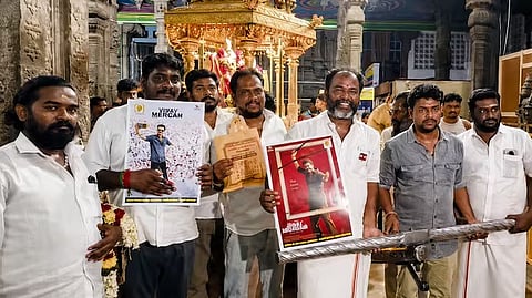 ജനനായകൻ ബ്ലോക്ക്ബസ്റ്ററാകാൻ പൂജ: സ്വർണരഥം വലിച്ച് ടിവികെ എംഎൽഎമാർ