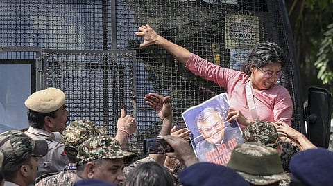മാധ്യമപ്രവർത്തകർ 'അത്' ചോദിച്ച് വാങ്ങിയതെന്ന് ഡൽഹി പൊലീസ്; ചർച്ചയാവണം ഈ മാർഗനിർദേശങ്ങൾ!