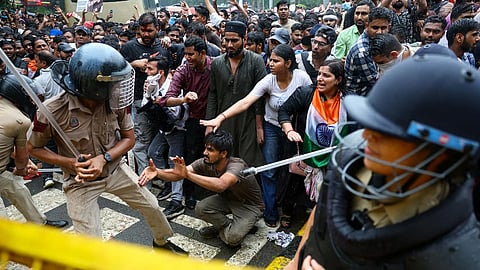 ലൈംഗികാതിക്രമം, പെല്ലറ്റ് ഗൺ ഉപയോഗം, ബലപ്രയോഗം... ഡൽഹി പ്രതിഷേധങ്ങളിലെ അതിക്രമങ്ങളിൽ അന്വേഷണം
