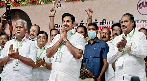 അണ്ണാ ഡിഎംകെയിലെ പിളർപ്പ്; വിമത നേതാക്കൾക്കെതിരെ നടപടി