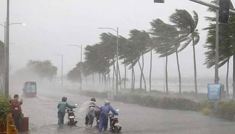 ഇന്നും അതിശക്തമായ മഴ തുടരും; 12 ജില്ലകളില് ഓറഞ്ച് അലേര്ട്ട്