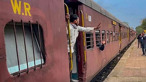 ഓര്മകളിലേക്ക് പുകയൂതിയകന്ന്: ഒരു തീവണ്ടിയുടെ അവസാനയാത്ര