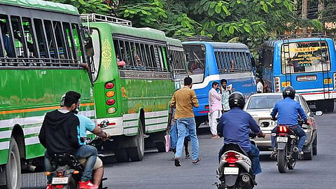 ലൈസന്സ് റദ്ദാക്കപ്പെട്ട ഡ്രൈവര് മദ്യപിച്ച് ബസ് ഓടിക്കുന്നതിനിടെ പിടിയില്