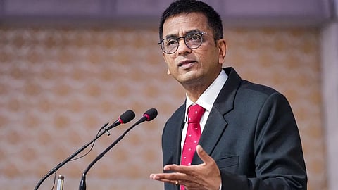 'ഭീഷണിപ്പെടുത്താൻ നോക്കണ്ട, മിണ്ടാതെ ഇറങ്ങിപ്പോവൂ'; അഭിഭാഷകനോട് കയർത്ത് ചീഫ് ജസ്റ്റിസ്