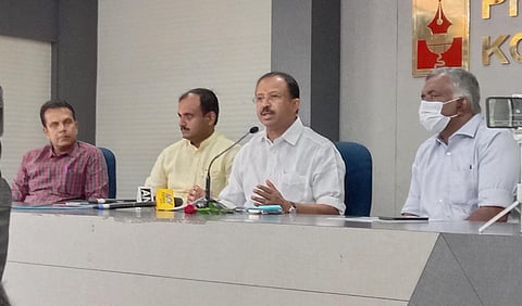 മുഖ്യമന്ത്രിക്കസേരയുടെ മഹത്വം കളയാതെ പിണറായി വിജയൻ രാജി വയ്ക്കണം; കേന്ദ്ര മന്ത്രി വി. മുരളീധരൻ