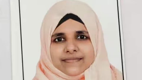 ലോറി സ്കൂട്ടറുമായി കൂട്ടിയിടിച്ച് അധ്യാപികയ്ക്ക് ദാരുണാന്ത്യം