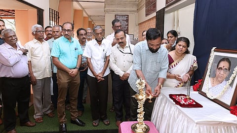 ഡോ. എല് സുനിത ബായ് സ്മൃതി പുരസ്കാരങ്ങള് വിതരണം ചെയ്തു