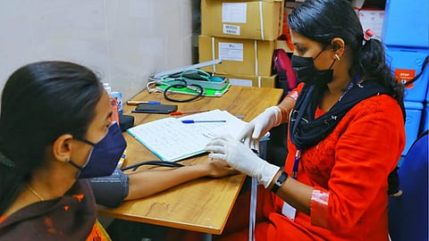 ബ്രഹ്മപുരം തീപിടുത്തം: മൊബൈല് മെഡിക്കല് യൂണിറ്റുകളിൽ ആദ്യ ദിനം ചികിത്സ തേടിയത് 178 പേർ
