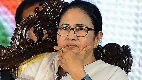 ദേശീയ ഗാനത്തെ അപമാനിച്ചെന്ന കേസിൽ മമതക്ക് തിരിച്ചടി; ഇളവുകൾ അർഹിക്കുന്നില്ലെന്ന് ഹൈക്കോടതി