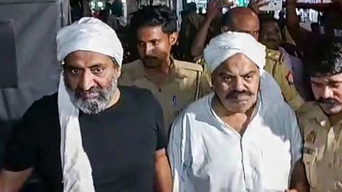 അതിഖ് അഹമ്മദും സഹോദരനും വെടിയേറ്റ് കൊല്ലപ്പെട്ടു: അക്രമികൾ എത്തിയത് മാധ്യമപ്രവർത്തകരെന്ന വ്യാജനെ: ജുഡീഷ്യൽ അന്വേഷണം