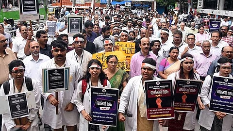 ആരോഗ്യമന്ത്രിയുമായുള്ള ചർച്ച വിജയകരം; പിജി ഡോക്ടർമാർ സമരം ഭാഗികമായി പിന്വലിച്ചു