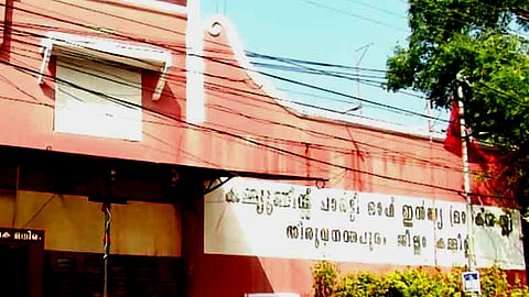 എസ്എഫ്ഐ ആൾമാറാട്ടം: വിശാഖിനെതിരെ നടപടിയെടുത്ത് സിപിഎം
