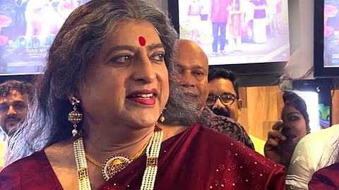 സാരിയുടുത്ത് അതിസുന്ദരിയായി സംവിധായകൻ രാജസേനൻ! (Video)