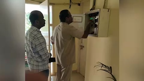 കെഎസ്ഇബി-എംവിഡി പോര്; മട്ടന്നൂരിലെ ആർടിഒ ഓഫീസിലെ ഫ്യൂസ് ഊരി