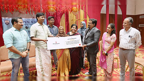 ലോക റെക്കോർഡിന്റെ വർണ്ണത്തിളക്കത്തിൽ നജാത്ത് പബ്ലിക് സ്കൂൾ