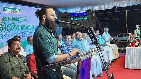 കൃഷിക്കൊപ്പം കളമശേരി പദ്ധതിയുടെ ഭാഗമായി മന്ത്രി പി. രാജീവ് സങ്കടിപ്പിച്ച കാർഷികോത്സവത്തിൽ നടൻ ജയസൂര്യ സംസാരിക്കുന്നു.