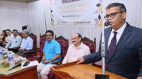 കുസാറ്റ് സ്കൂള് ഓഫ് മാനേജ്മെന്റ് സ്റ്റഡീസില് അഡ്മിഷന് നേടിയ എംബിഎ വിദ്യാര്ത്ഥികള്ക്കുള്ള രണ്ടാഴ്ചത്തെ ഇന്ഡക്ഷന് പ്രേഗ്രാം ലോകനാഥ് ബെഹ്റ ഉദ്ഘാടനം ചെയ്യുന്നു