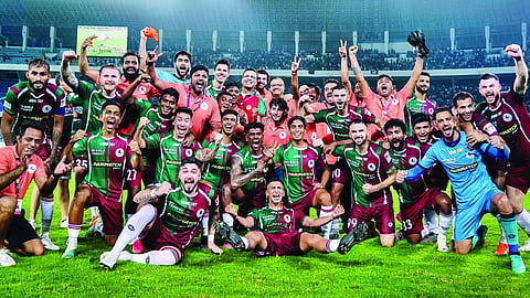 ജേതാക്കളായ മോഹൻ ബഗാൻ ടീം
